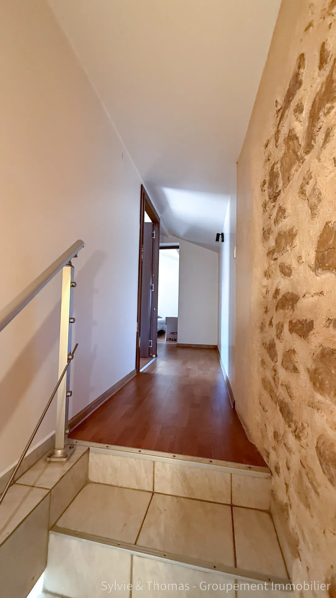 Charmante maison de ville à Orange avec studio indépendant et duplex lumineux 