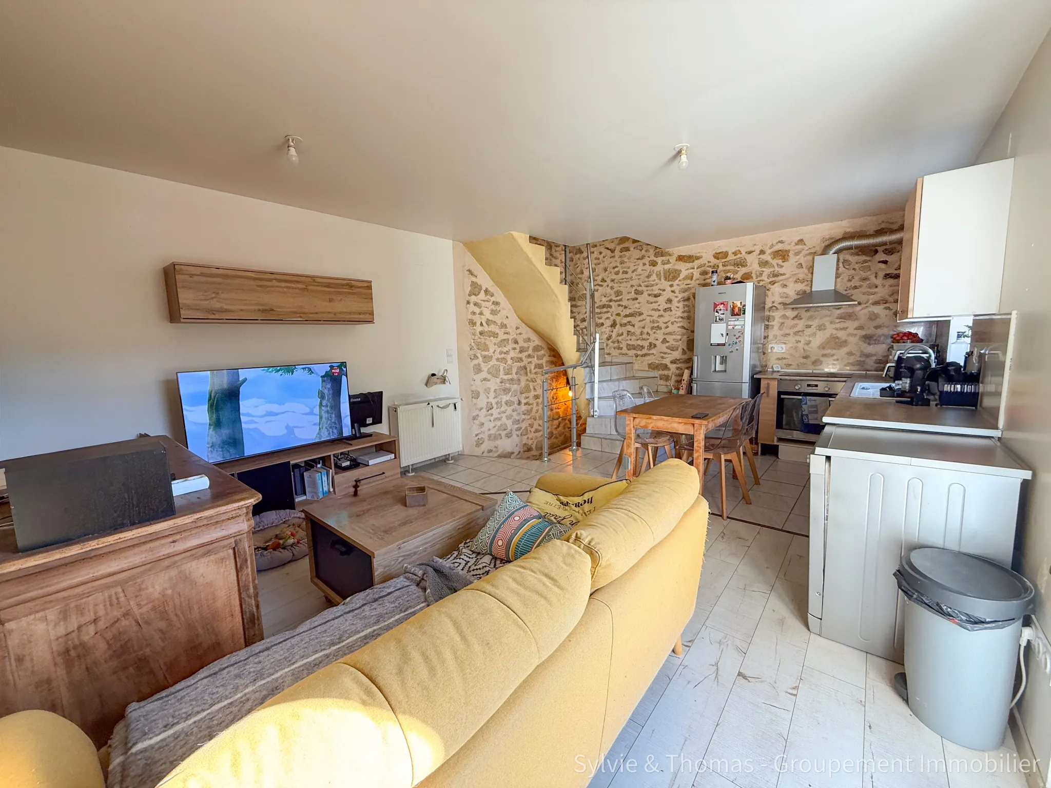 Charmante maison de ville à Orange avec studio indépendant et duplex lumineux 