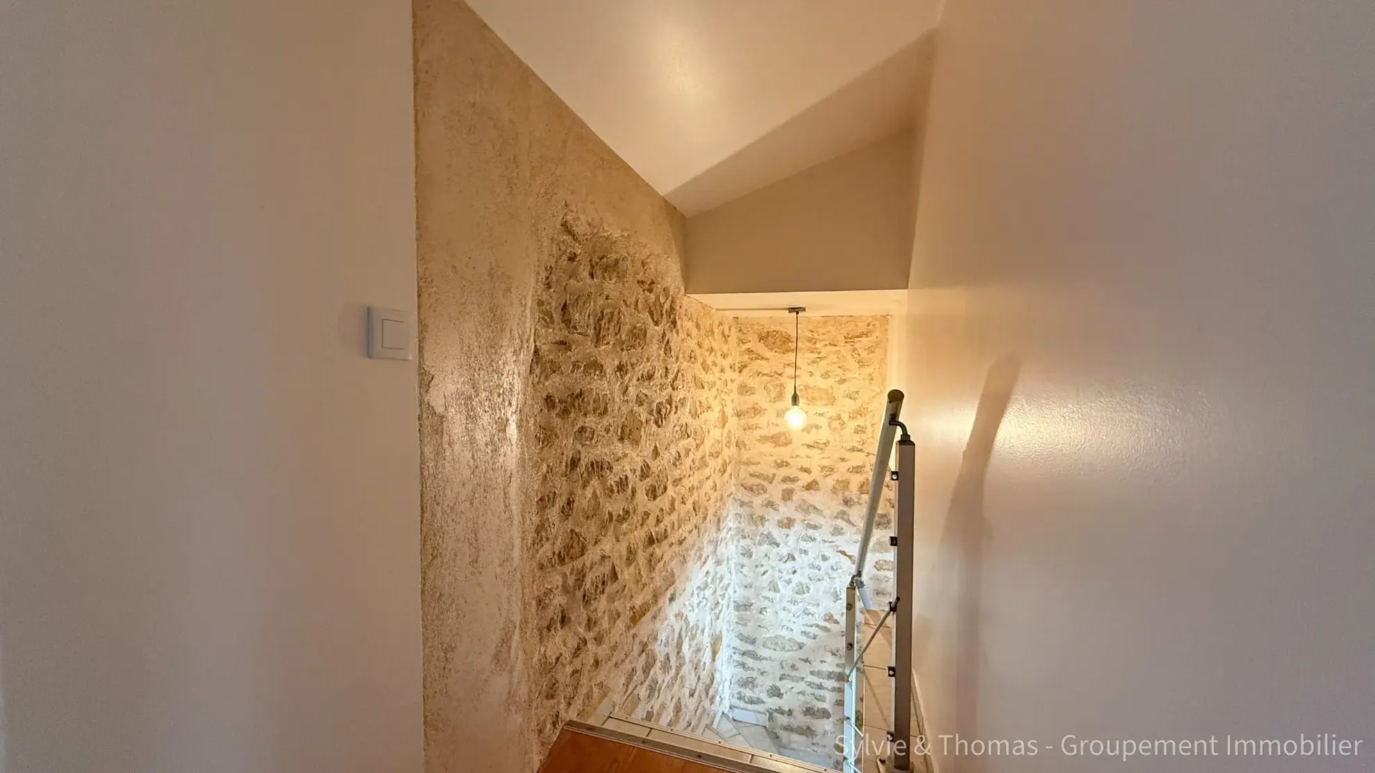 Charmante maison de ville à Orange avec studio indépendant et duplex lumineux 