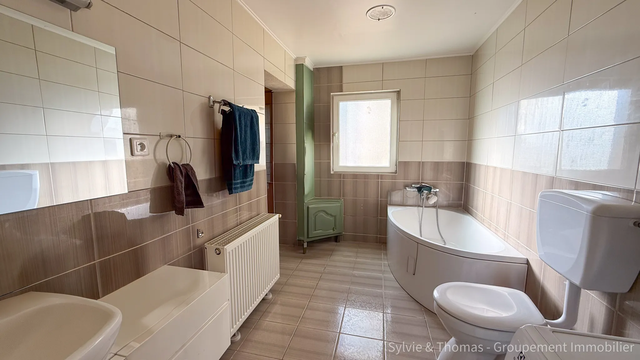 Charmante maison de ville à Orange avec studio indépendant et duplex lumineux 