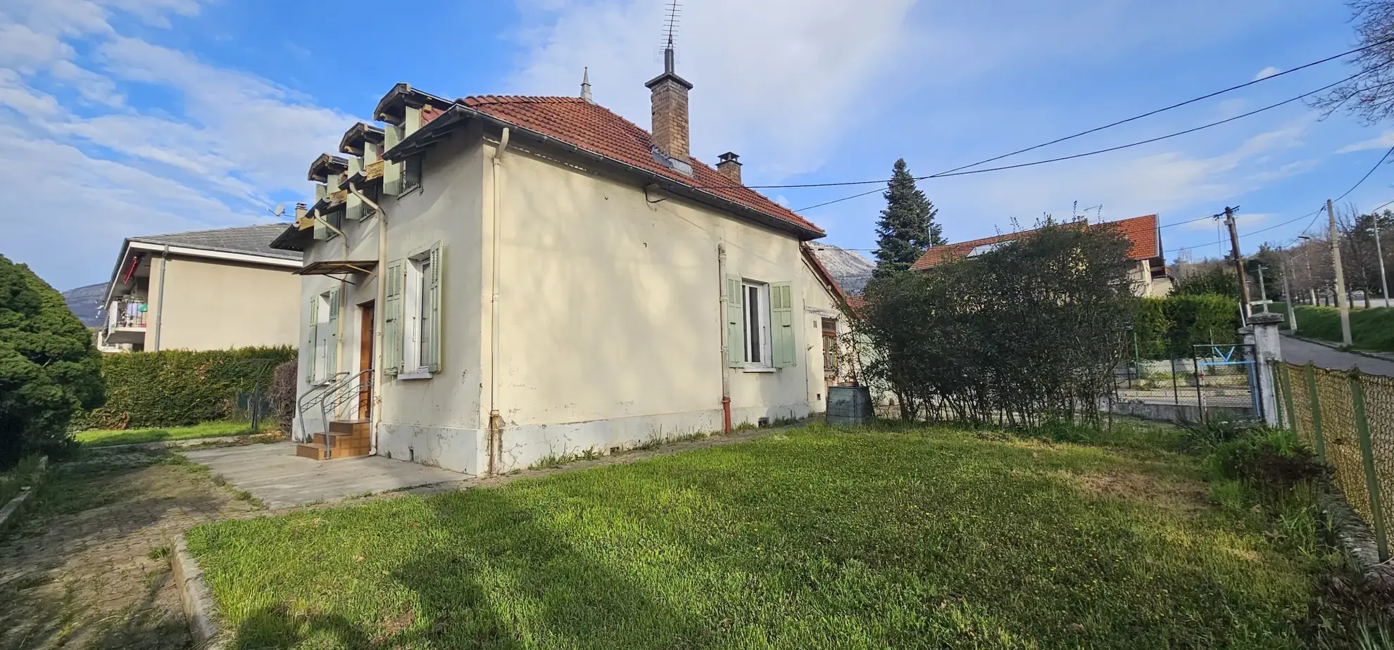 Maison spacieuse de 128 m² avec studio à Gap, proche du centre-ville 