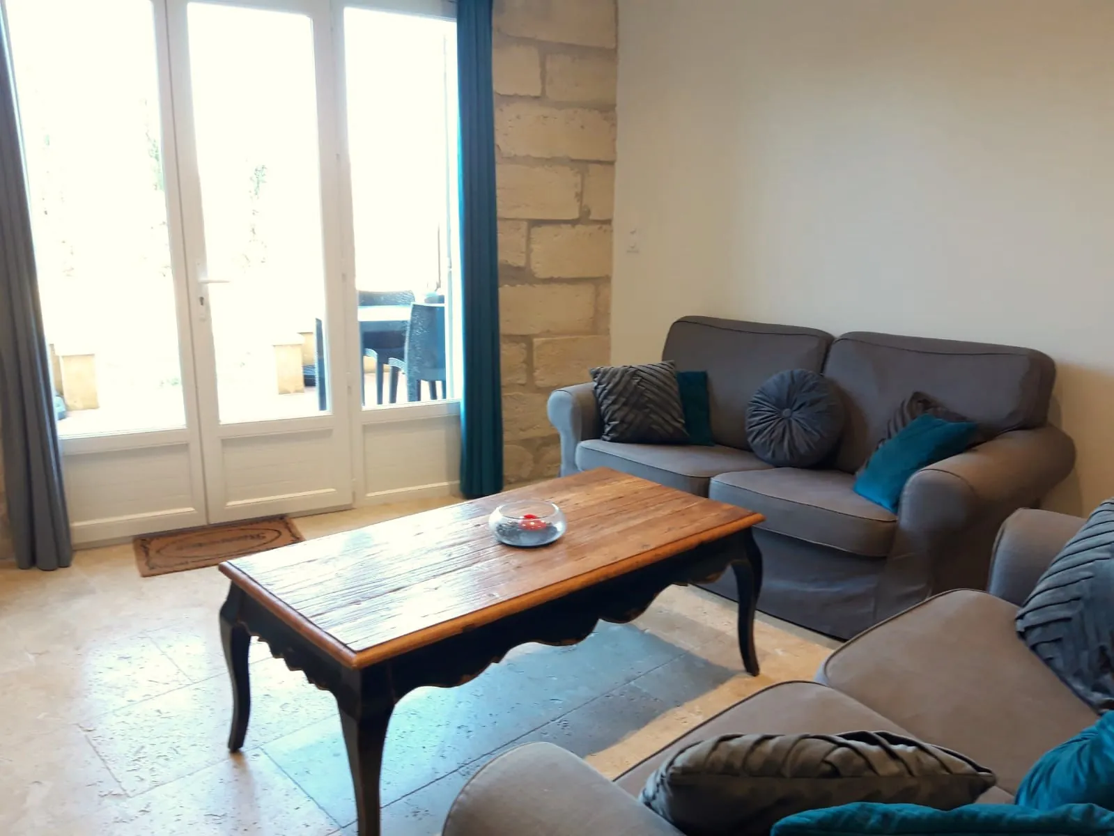 Appartement de luxe à vendre à Boulbon, Provence – 2 chambres, terrasse, meublé 