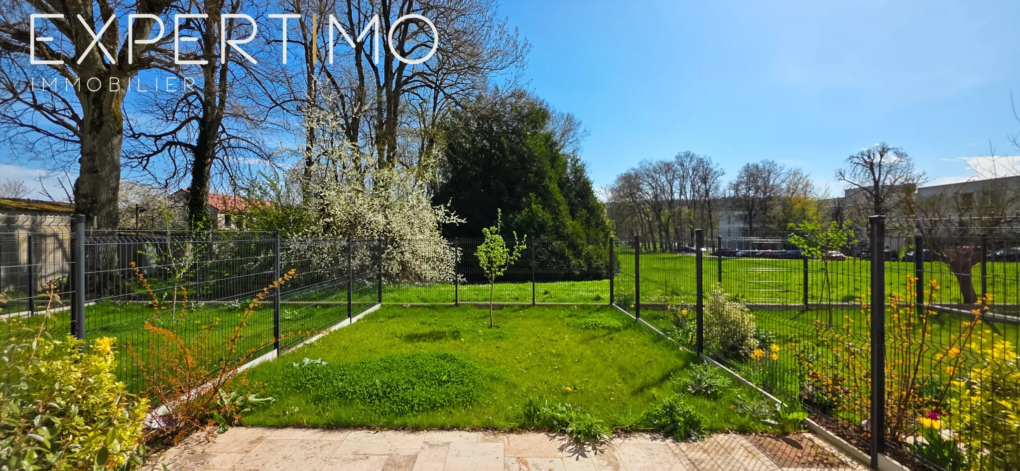 Maison atypique rénovée à Étampes avec jardin et stationnement 