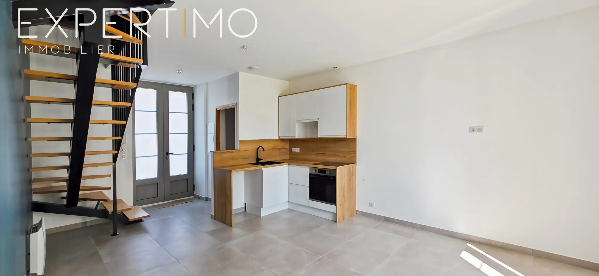 Maison atypique rénovée à Étampes avec jardin et stationnement 