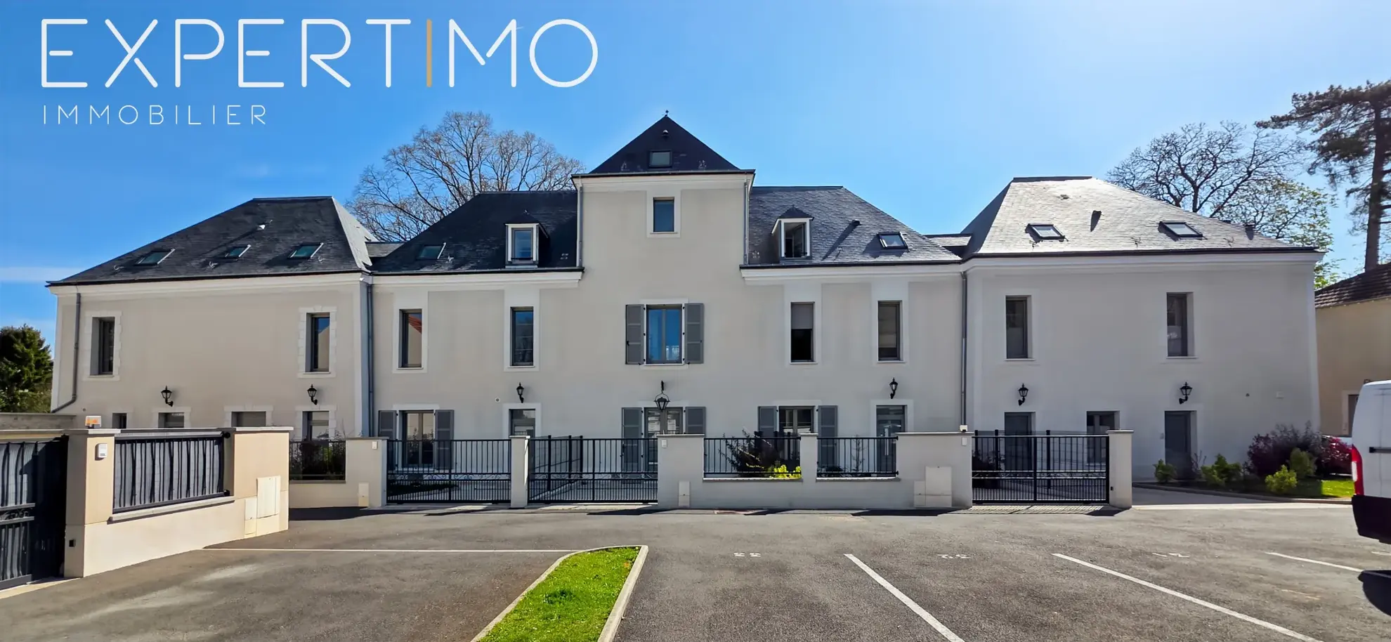 Maison atypique rénovée à Étampes avec jardin et stationnement 