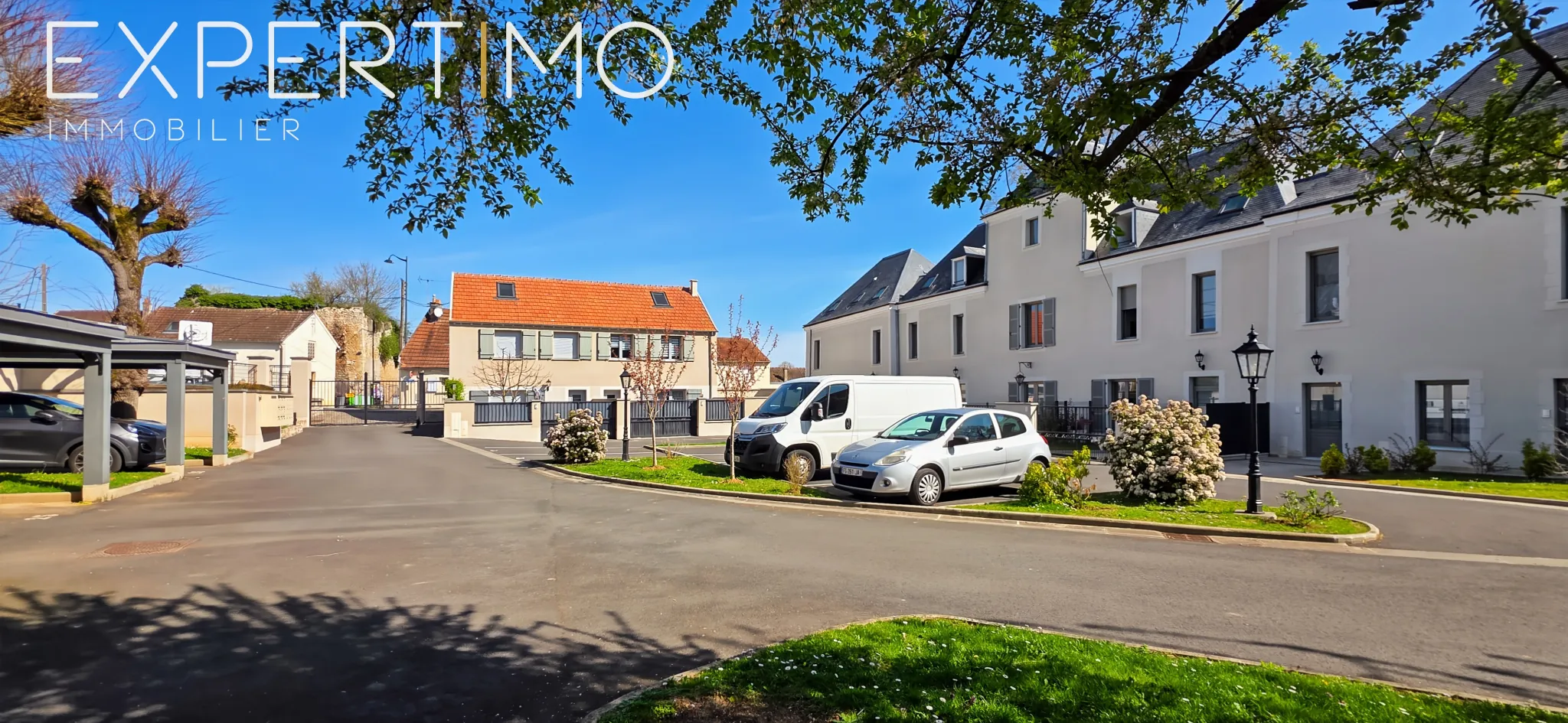 Maison atypique rénovée à Étampes avec jardin et stationnement 