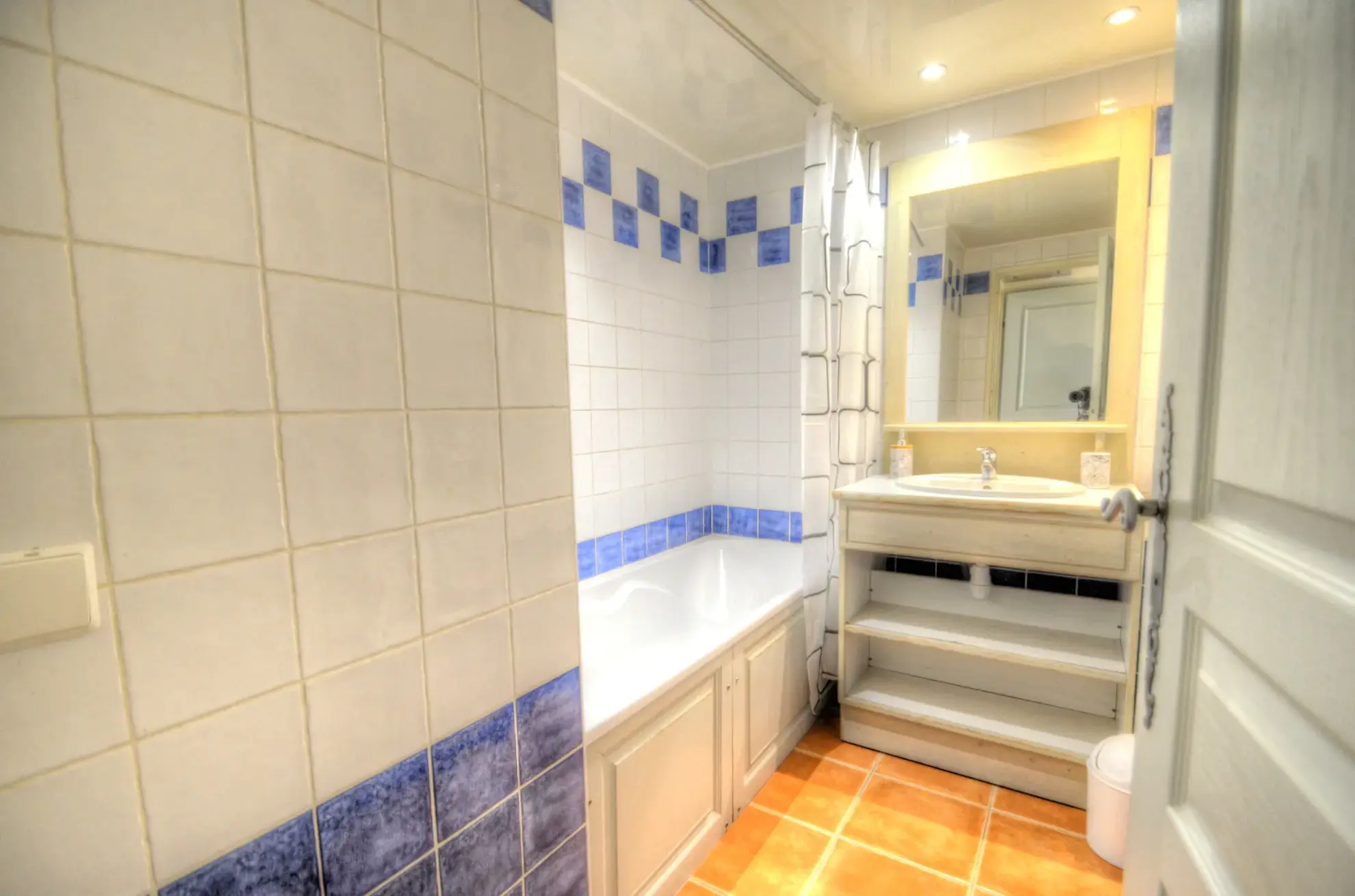 Appartement T2 avec terrasse et piscine à La Ciotat - Investissement et résidence 