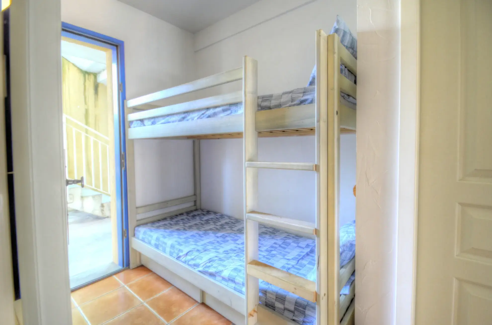 Appartement T2 avec terrasse et piscine à La Ciotat - Investissement et résidence 