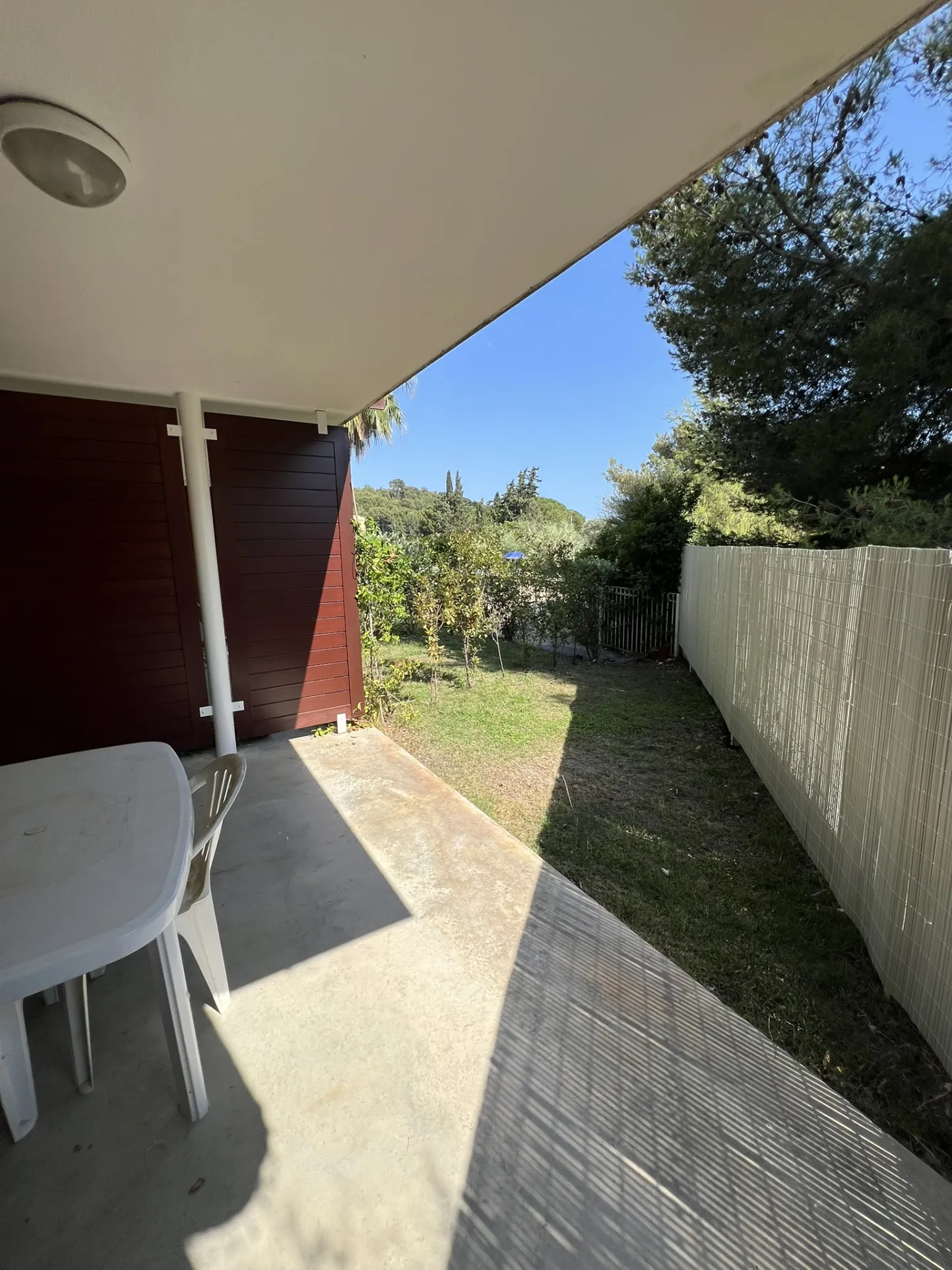 Appartement T2 avec terrasse et piscine à La Ciotat - Investissement et résidence 