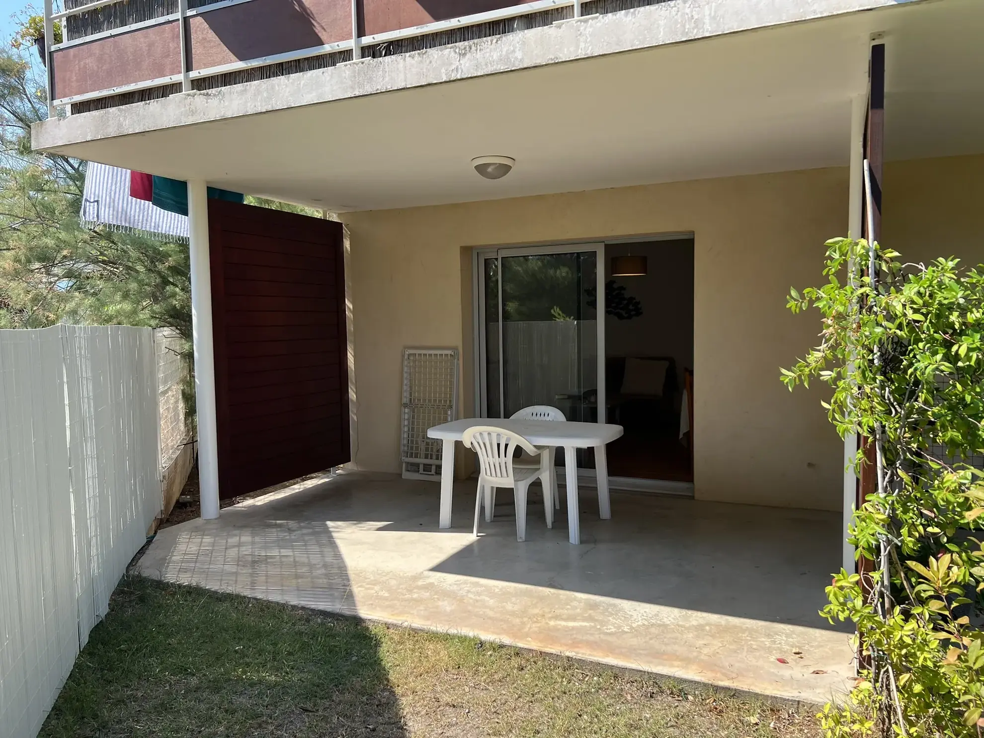 Appartement T2 avec terrasse et piscine à La Ciotat - Investissement et résidence 