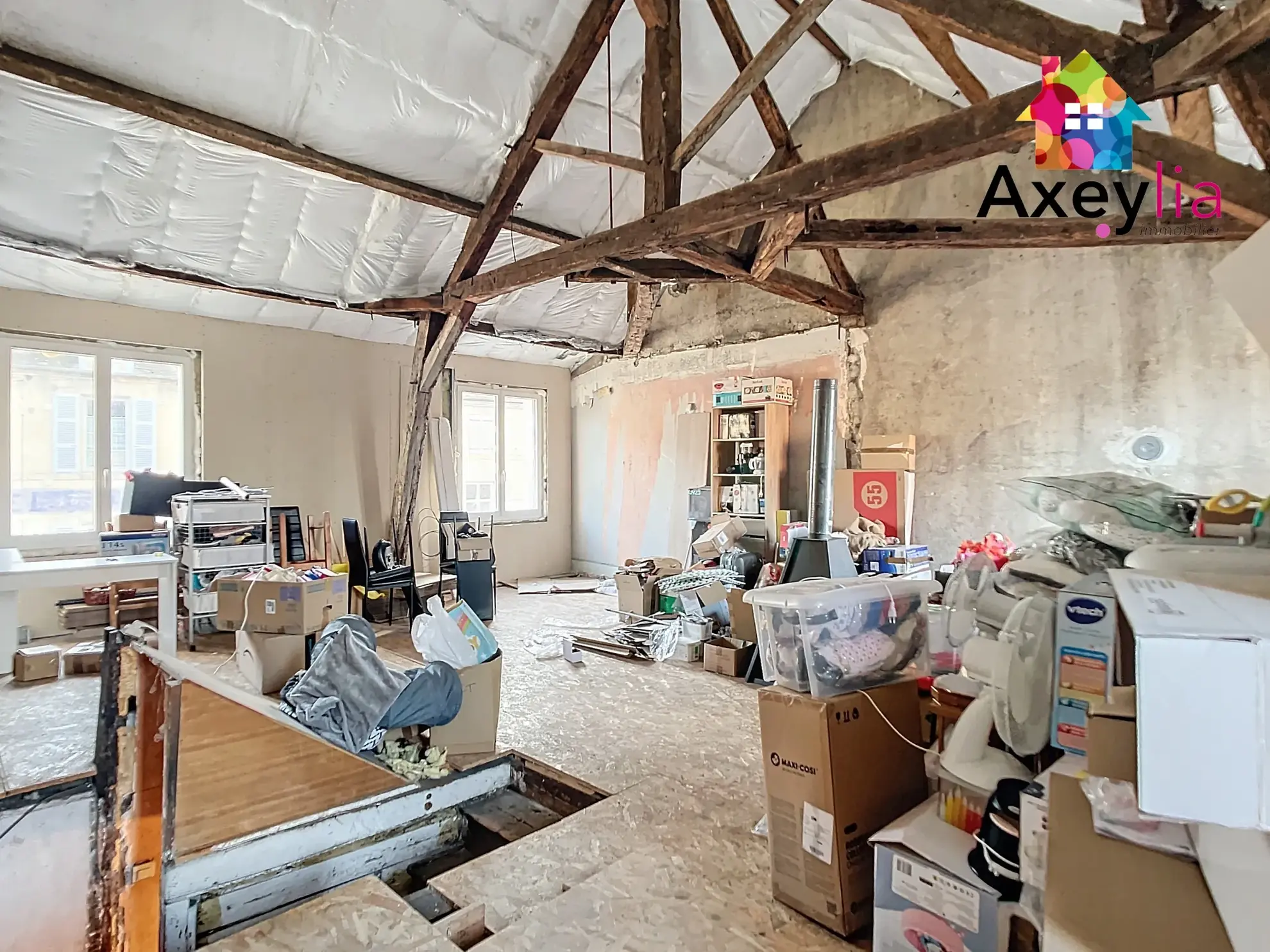 Maison rénovée avec garage et cour à Lapalisse, 3 chambres, combles aménageables 