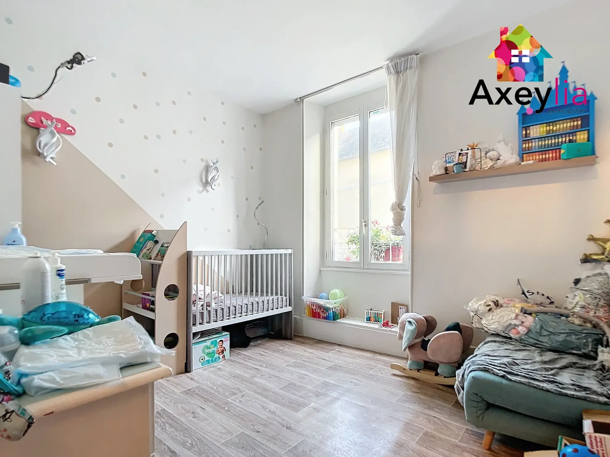 Maison rénovée avec garage et cour à Lapalisse, 3 chambres, combles aménageables 