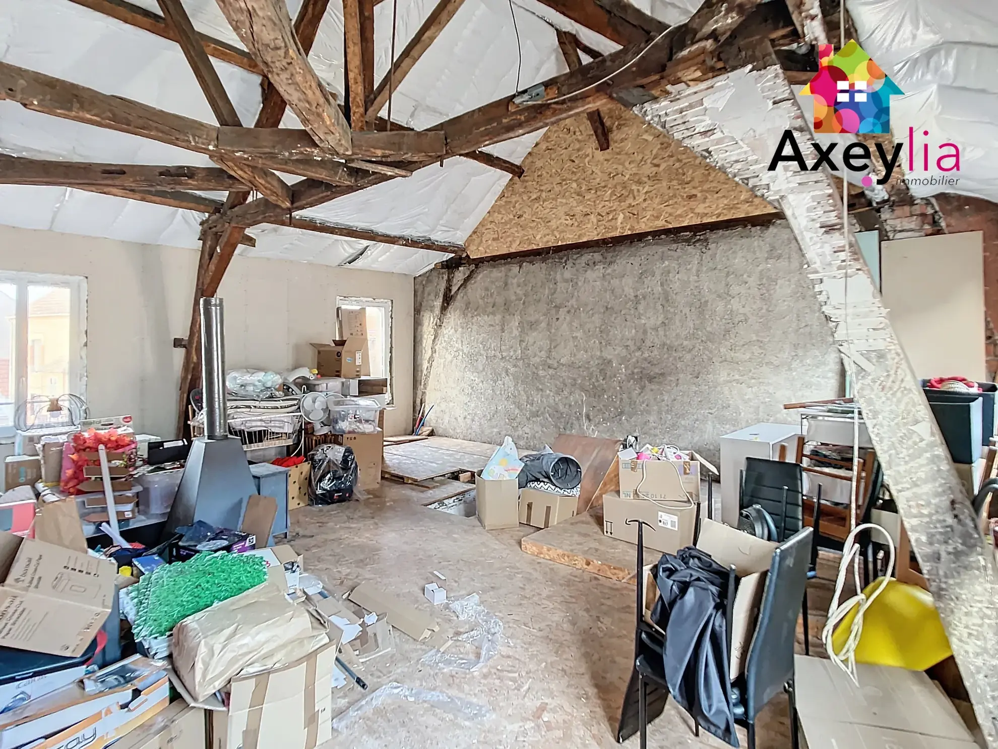 Maison rénovée avec garage et cour à Lapalisse, 3 chambres, combles aménageables 