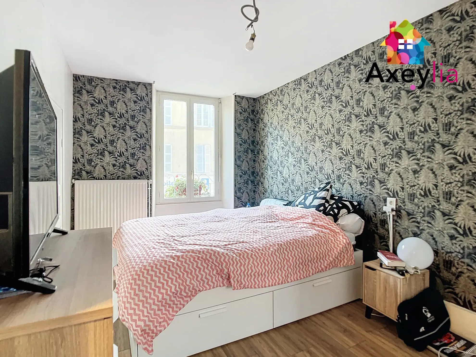 Maison rénovée avec garage et cour à Lapalisse, 3 chambres, combles aménageables