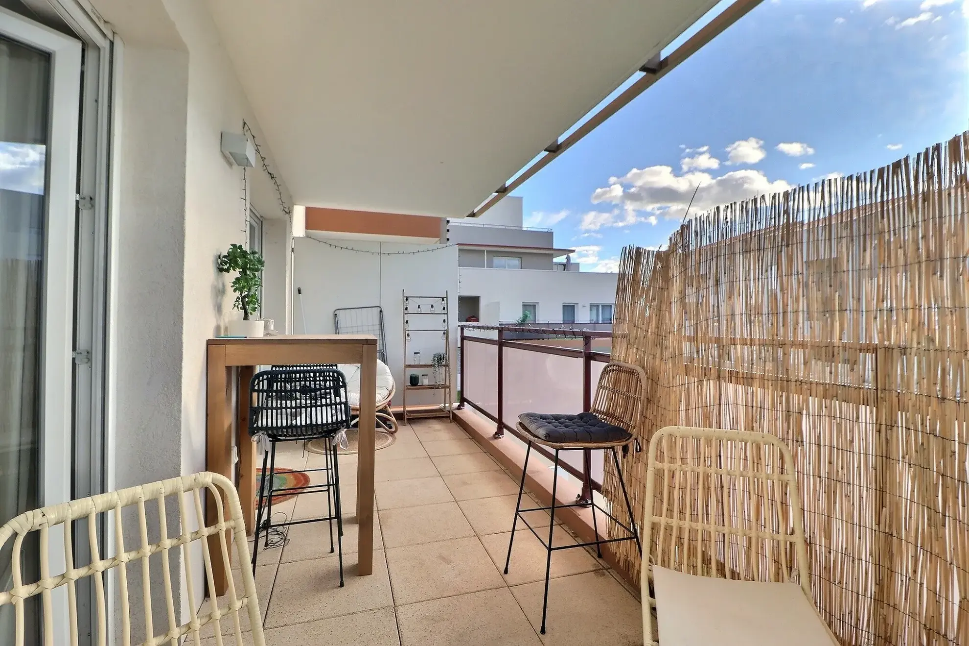 Appartement 2 pièces à vendre à Saint-Bres avec terrasse et parking privé 