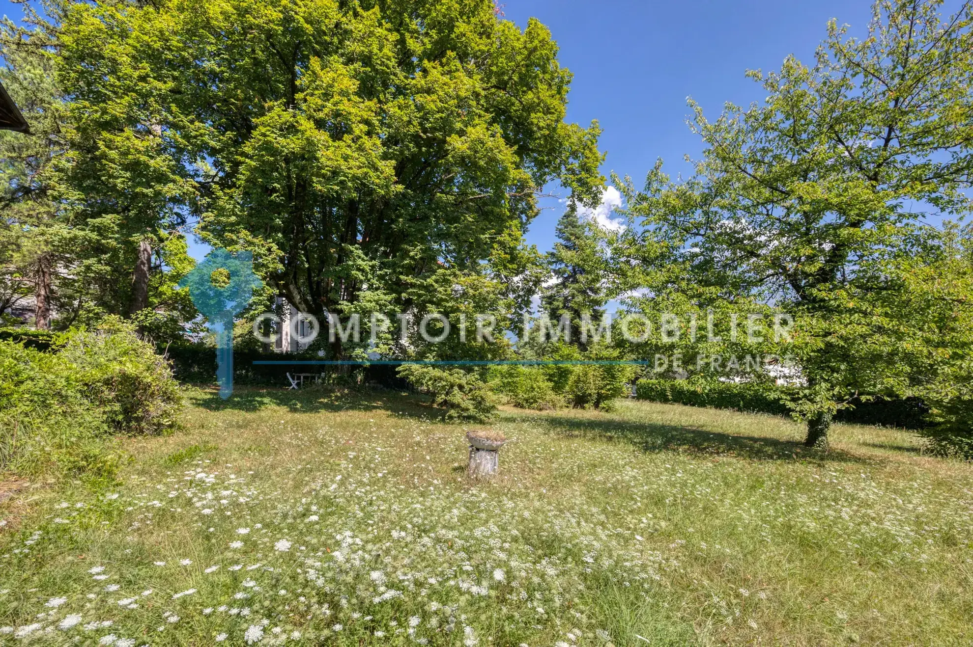 Terrain constructible de 430 m² à Crolles avec vue sur Belledonne