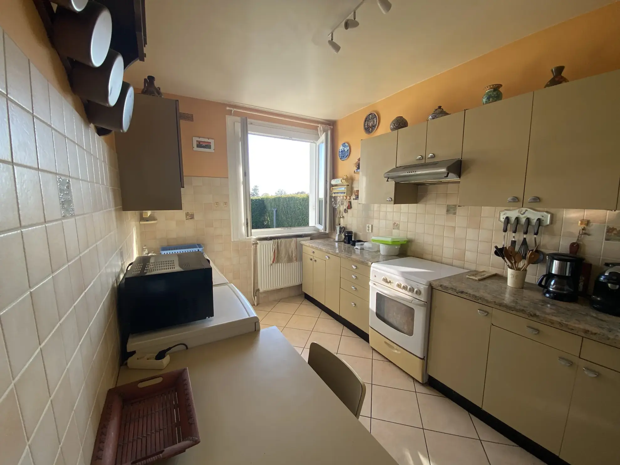 Maison individuelle de plain-pied à Richebourg, 97m2, terrain arboré, proche commodités 