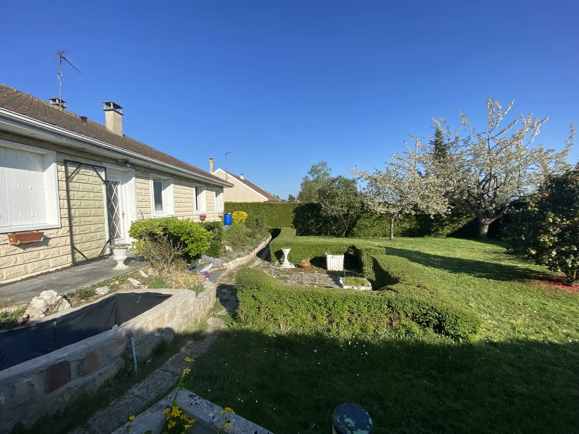 Maison individuelle de plain-pied à Richebourg, 97m2, terrain arboré, proche commodités 