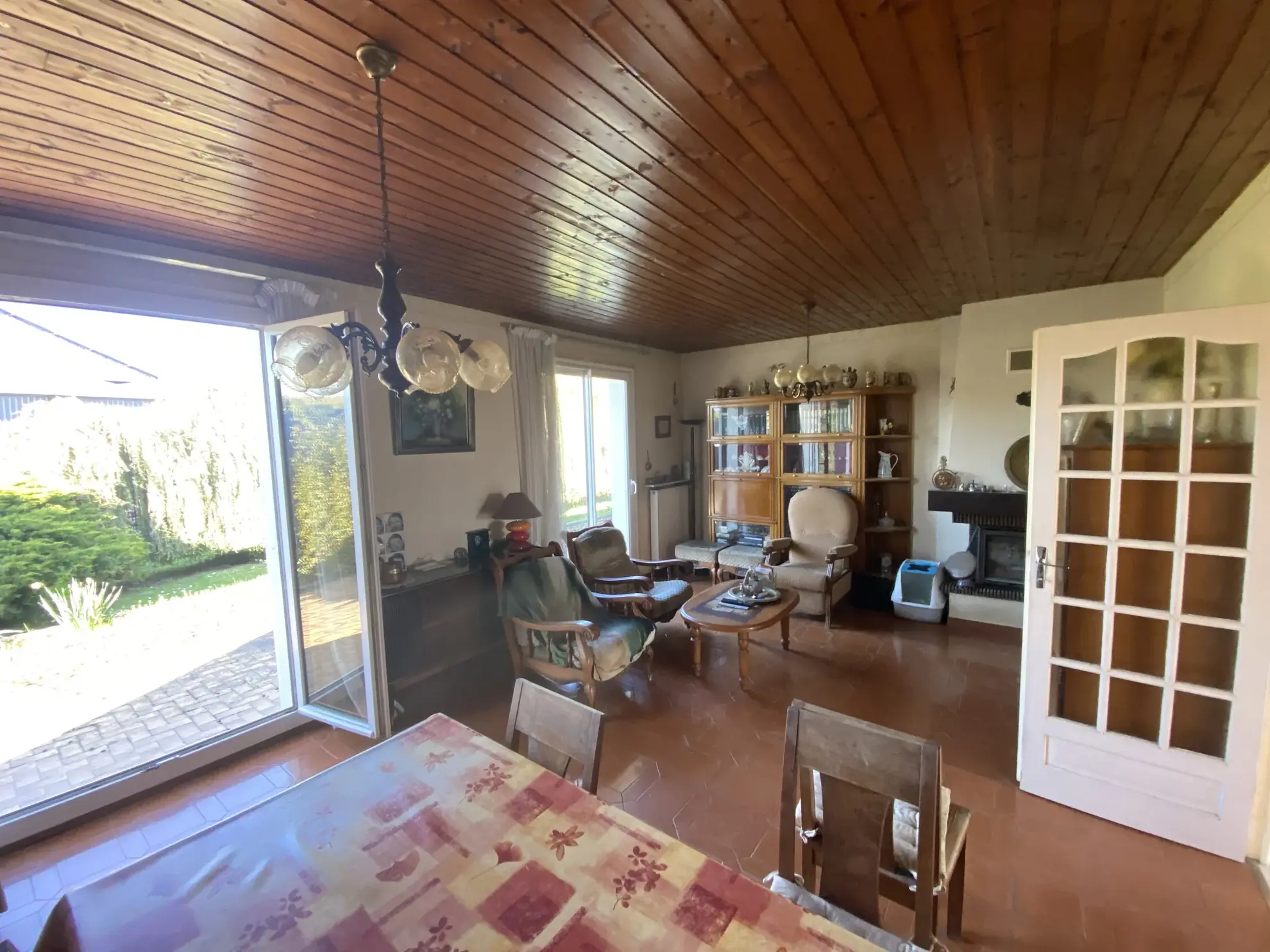 Maison individuelle de plain-pied à Richebourg, 97m2, terrain arboré, proche commodités 