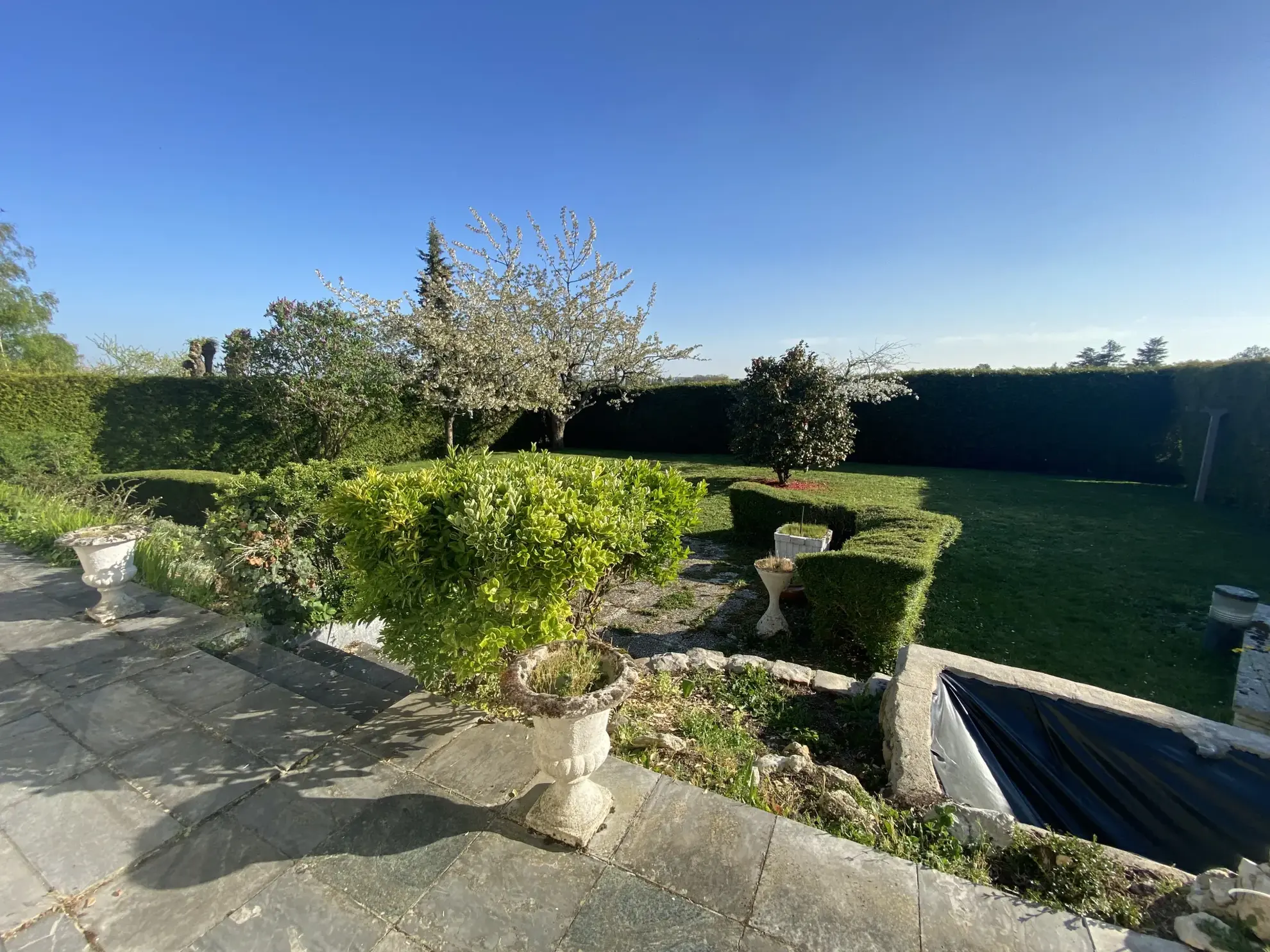 Maison individuelle de plain-pied à Richebourg, 97m2, terrain arboré, proche commodités 