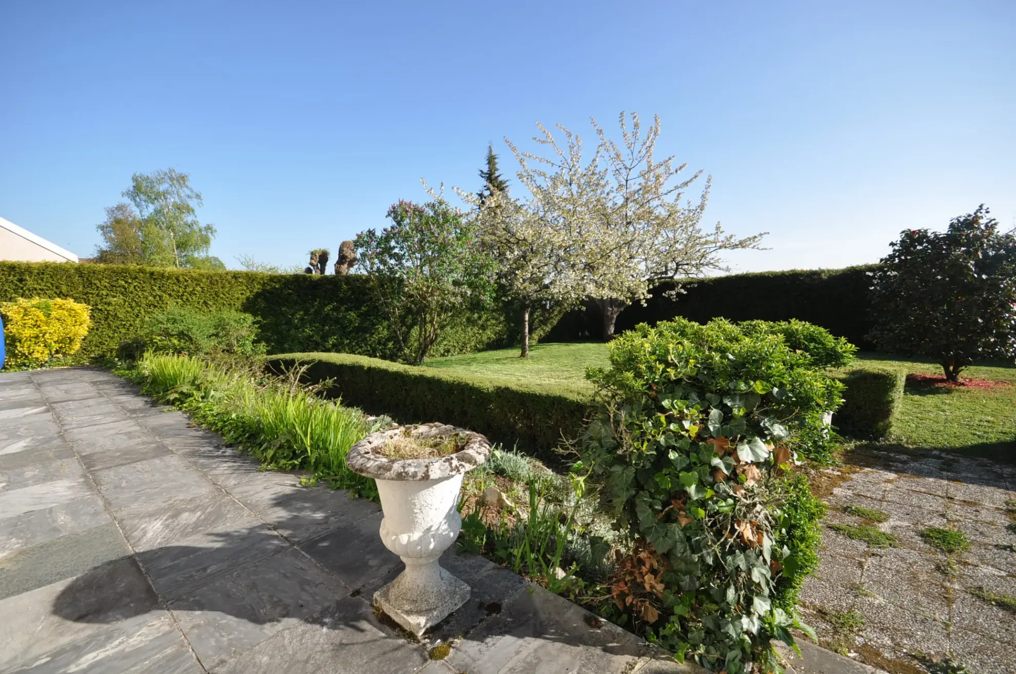 Maison individuelle de plain-pied à Richebourg, 97m2, terrain arboré, proche commodités 