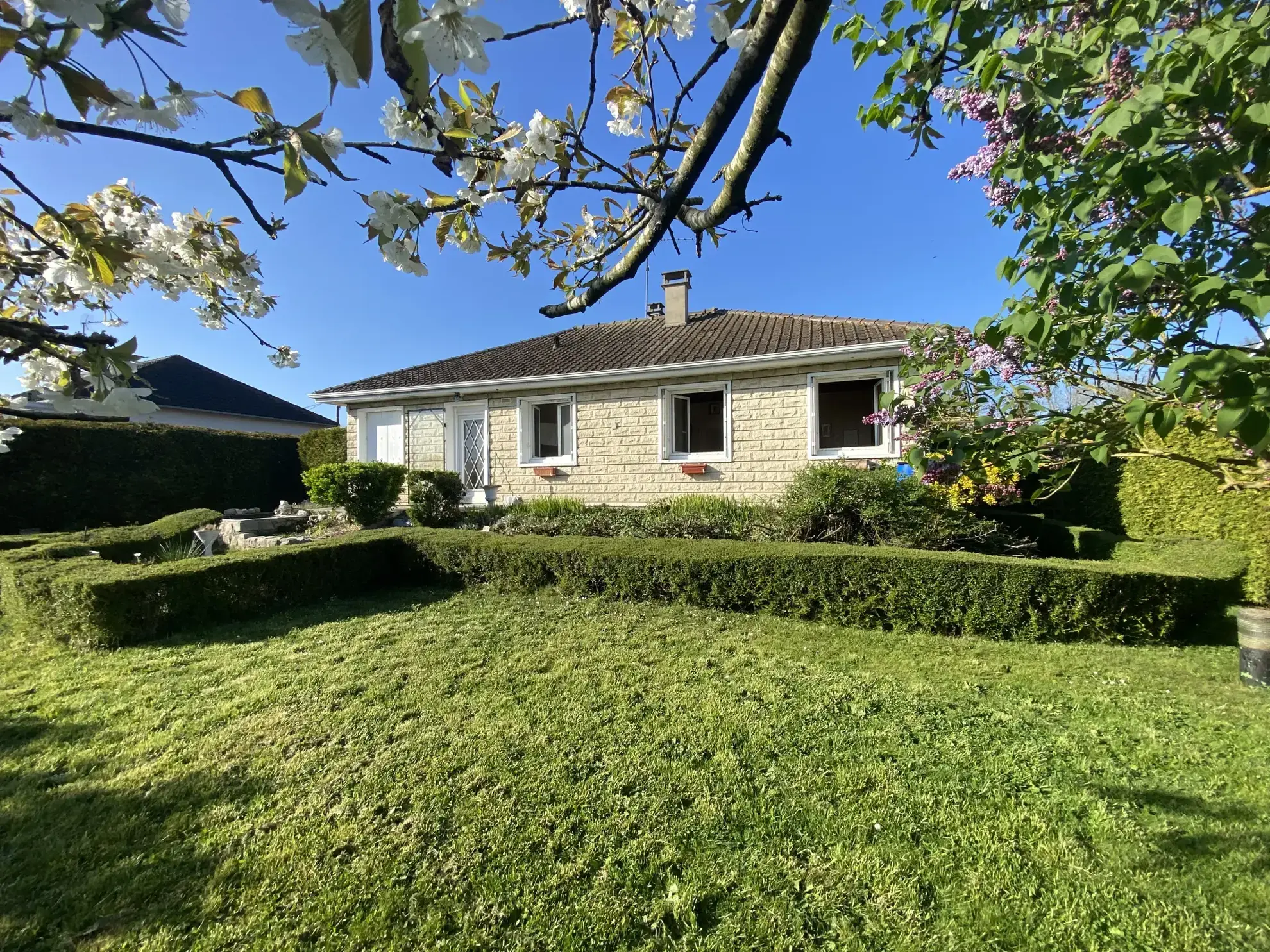 Maison individuelle de plain-pied à Richebourg, 97m2, terrain arboré, proche commodités