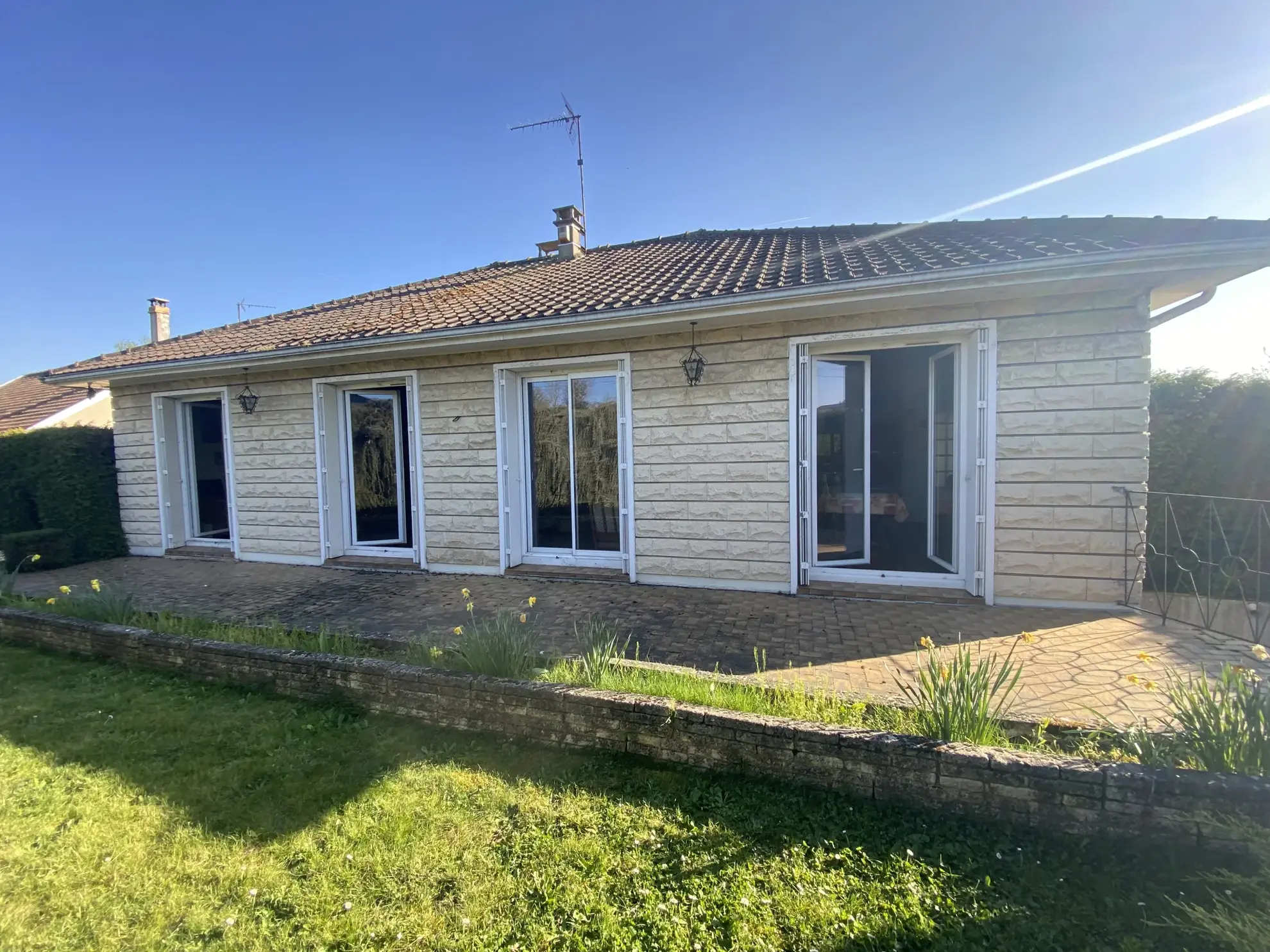 Maison individuelle de plain-pied à Richebourg, 97m2, terrain arboré, proche commodités 