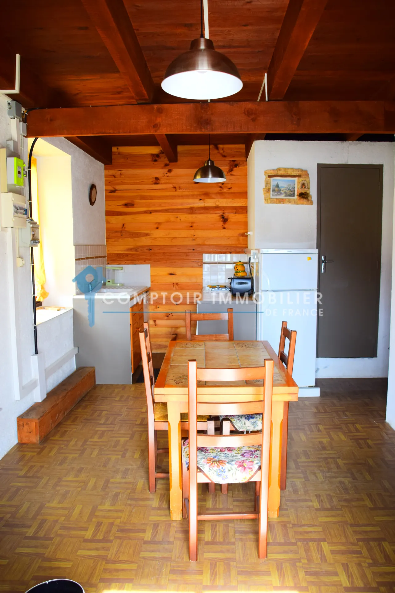 Maison de village en pierre avec vue sur le lac de La Palisse en Ardèche 