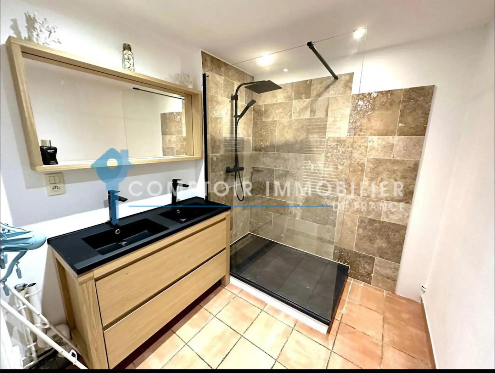 Bel appartement T3 à vendre au cœur d'Alès, entièrement meublé et prêt à vivre ou louer 