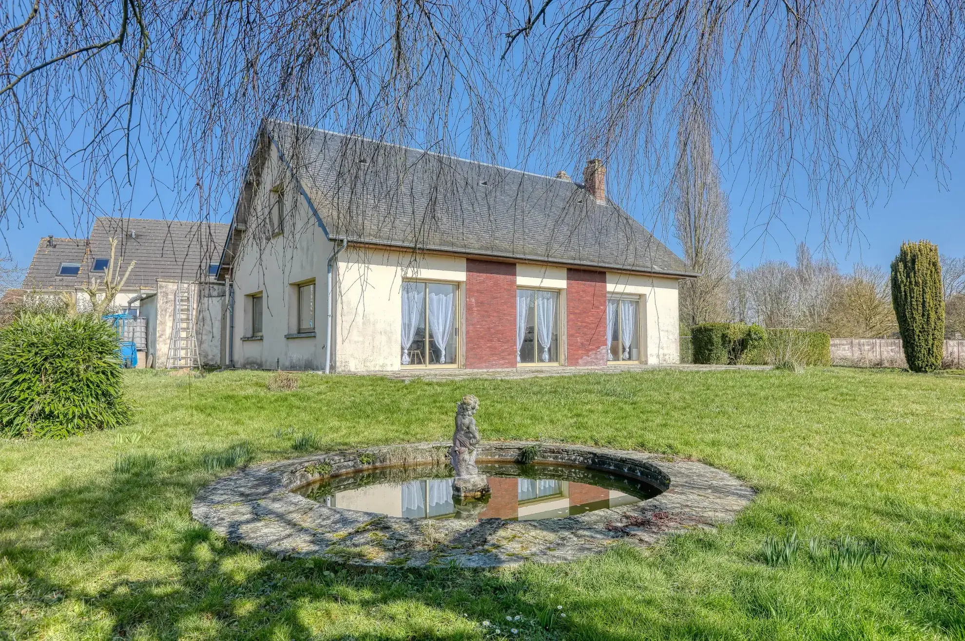 Magnifique maison rénovée en 2022 avec grand séjour et jardin à Saint-Clair-Sur-Epte 