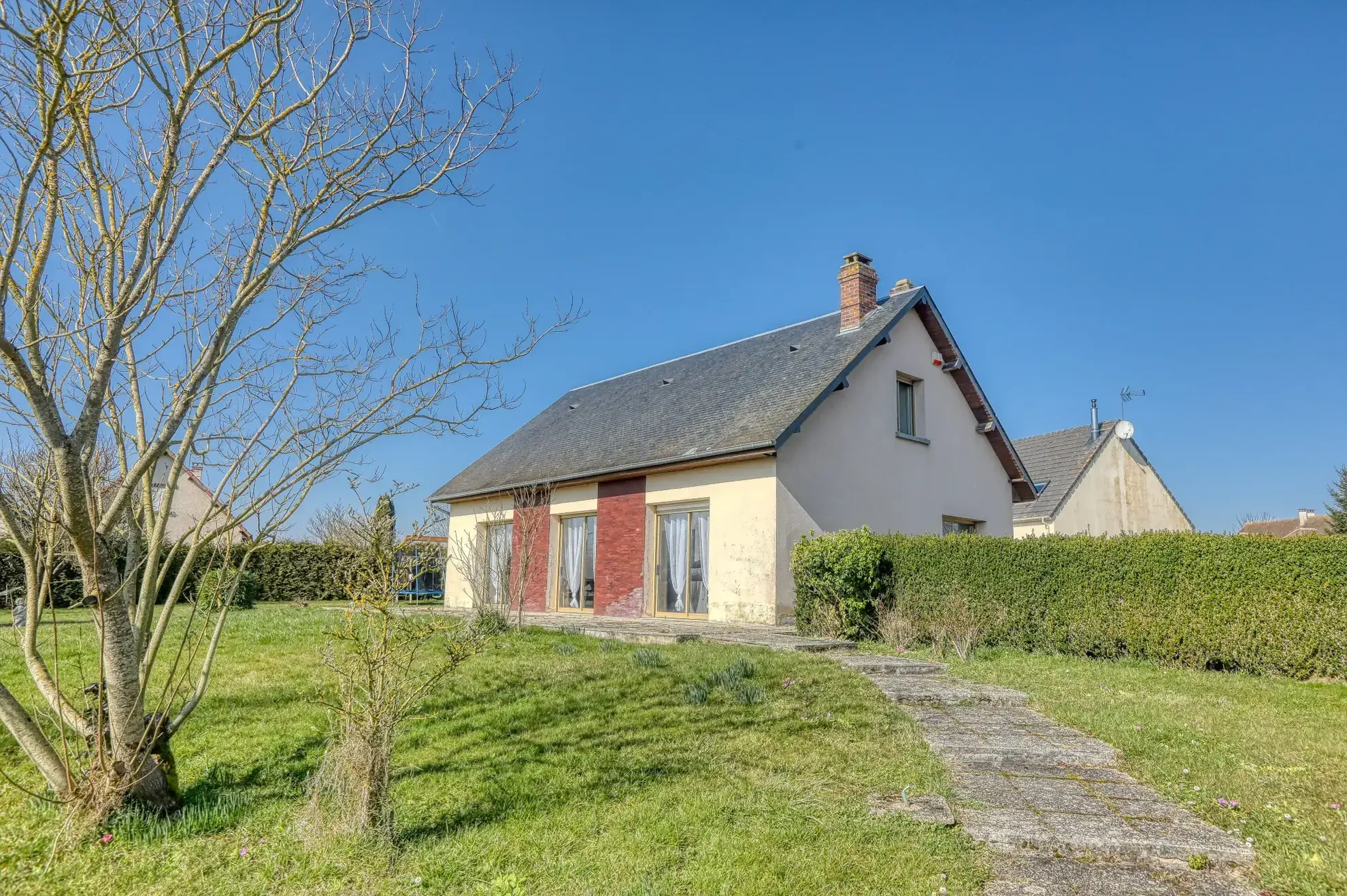Magnifique maison rénovée en 2022 avec grand séjour et jardin à Saint-Clair-Sur-Epte 