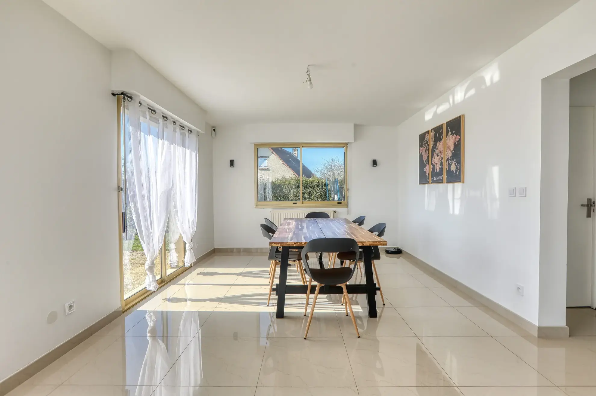 Magnifique maison rénovée en 2022 avec grand séjour et jardin à Saint-Clair-Sur-Epte 