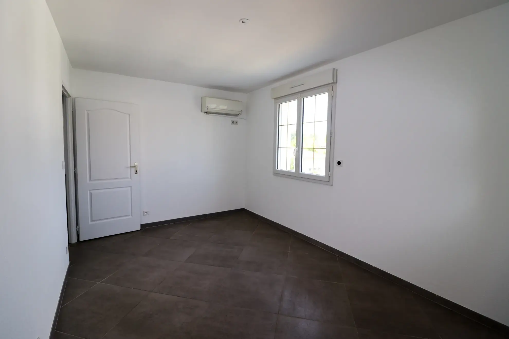 Appartement 4 pièces rénové de 84 m² à Meschers-sur-Gironde avec garage et vue jardin 