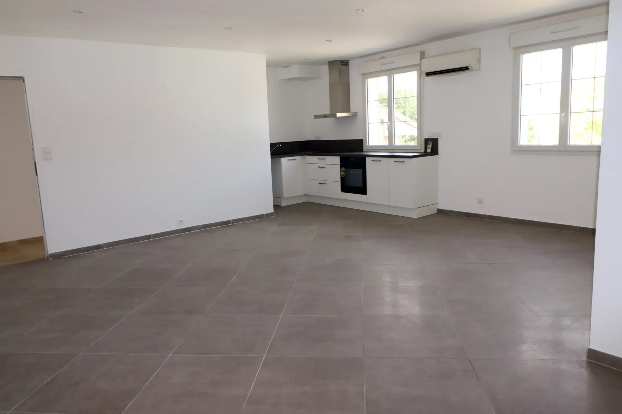 Appartement 4 pièces rénové de 84 m² à Meschers-sur-Gironde avec garage et vue jardin 
