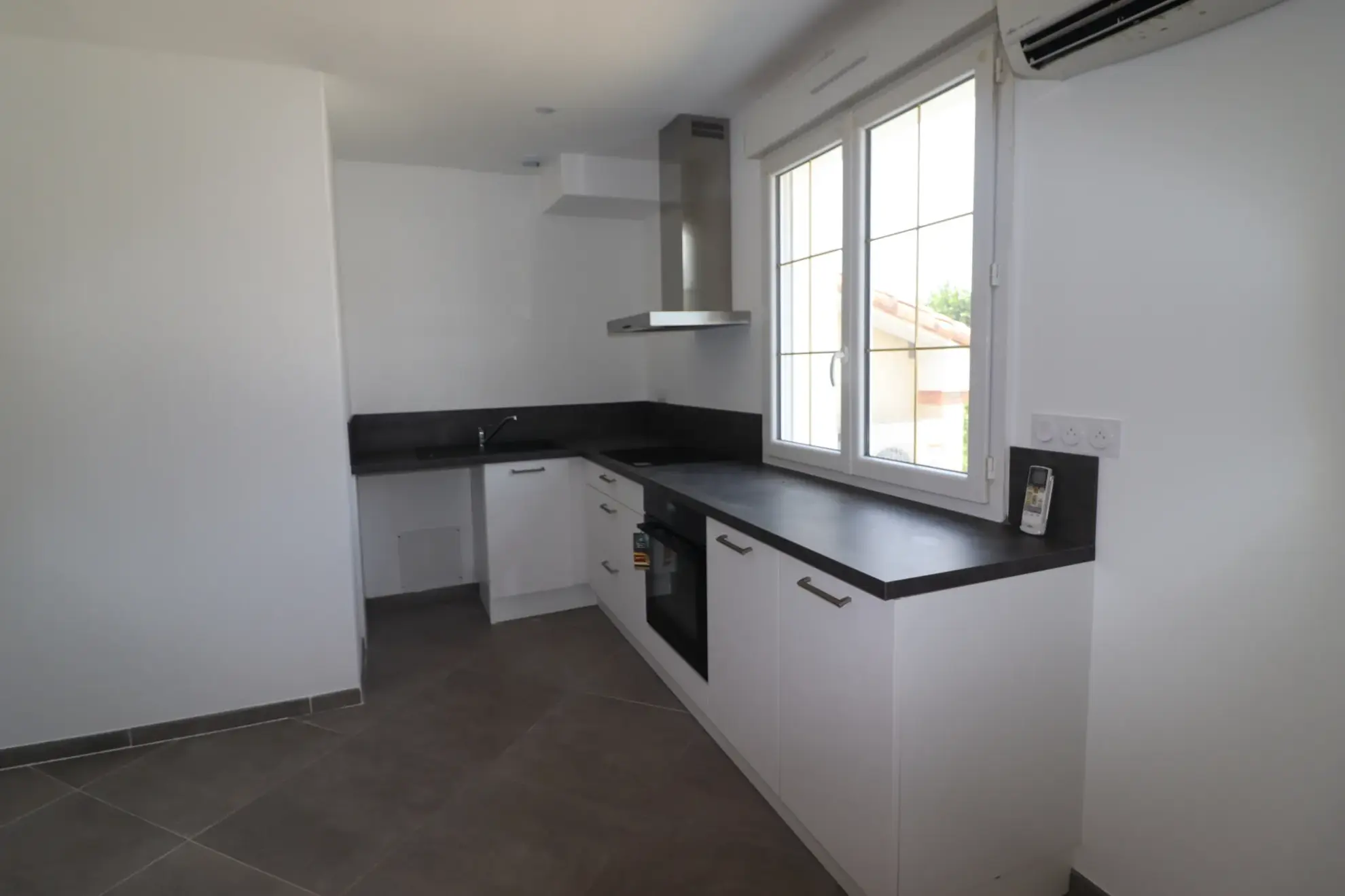 Appartement 4 pièces rénové de 84 m² à Meschers-sur-Gironde avec garage et vue jardin 