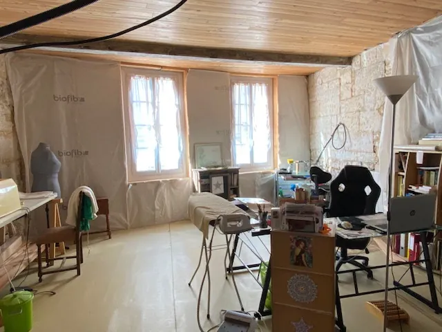 Maison à Pons de 126 m² avec jardin, 3 chambres et cave au centre-ville 