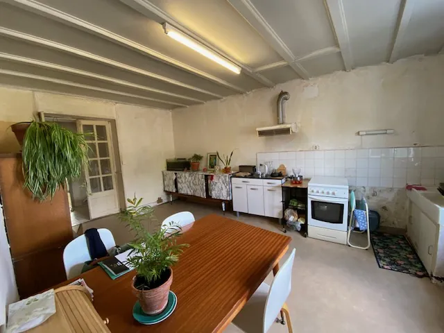 Maison à Pons de 126 m² avec jardin, 3 chambres et cave au centre-ville 