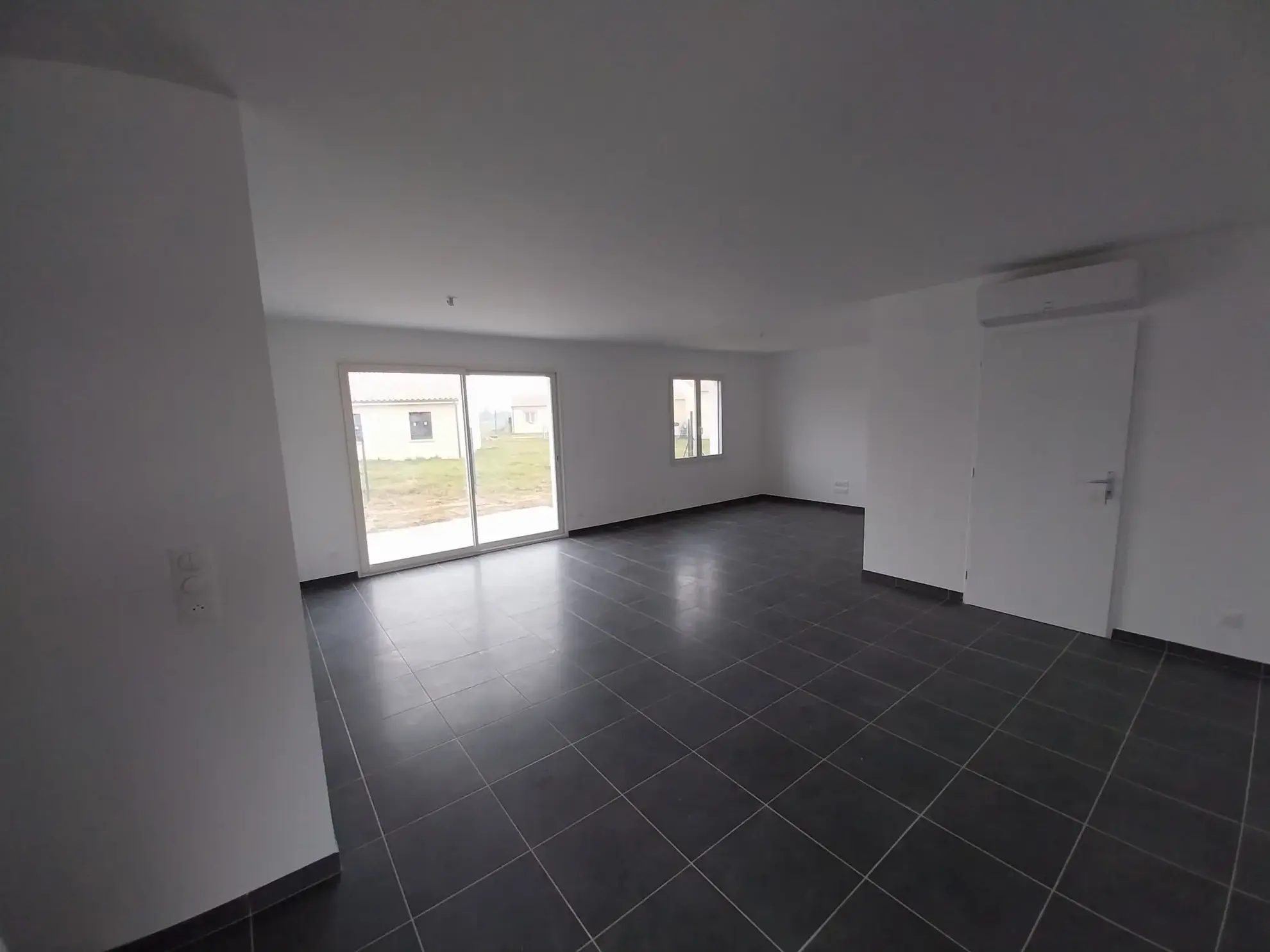 Belle maison neuve avec terrain clos et garage à Nègrepelisse proche Montauban 