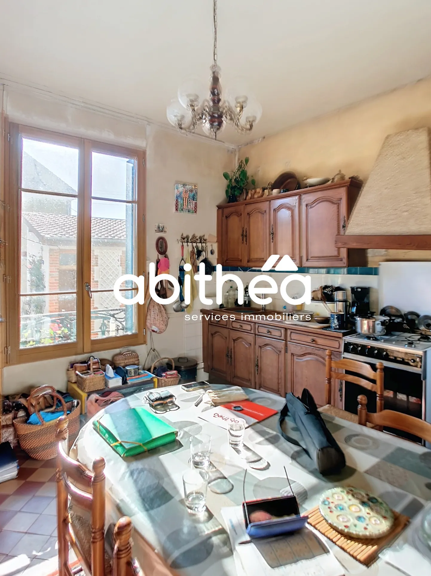 Maison ancienne à vendre à Troyes avec grand terrain et potentiel d'aménagement 