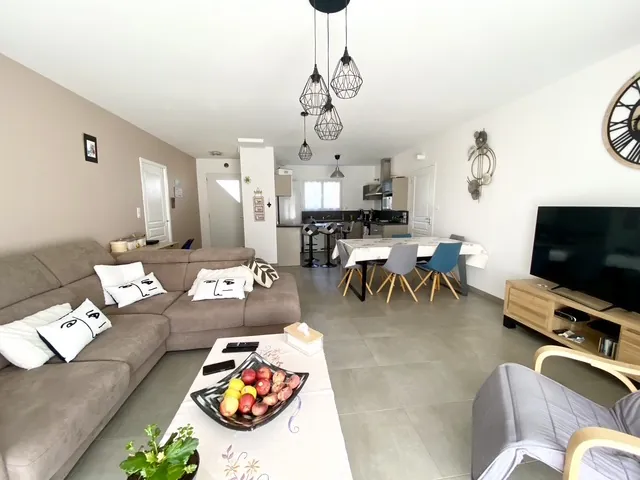 Maison moderne de 90 m² avec terrasse et garage à La Cavalerie 