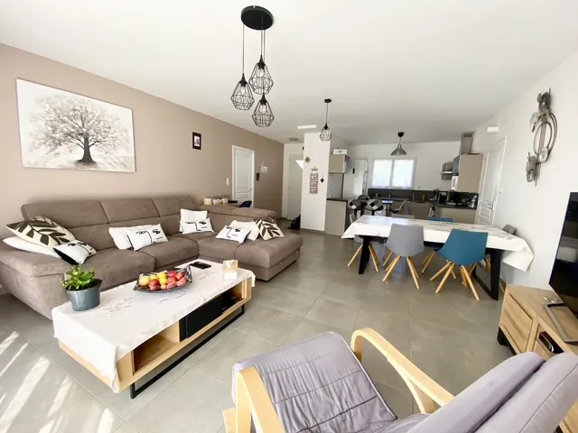 Maison moderne de 90 m² avec terrasse et garage à La Cavalerie 