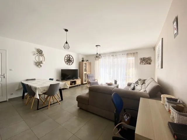 Maison moderne de 90 m² avec terrasse et garage à La Cavalerie 