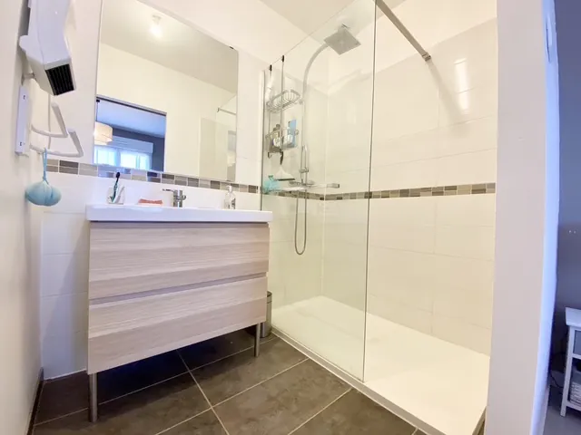 Maison moderne de 90 m² avec terrasse et garage à La Cavalerie 