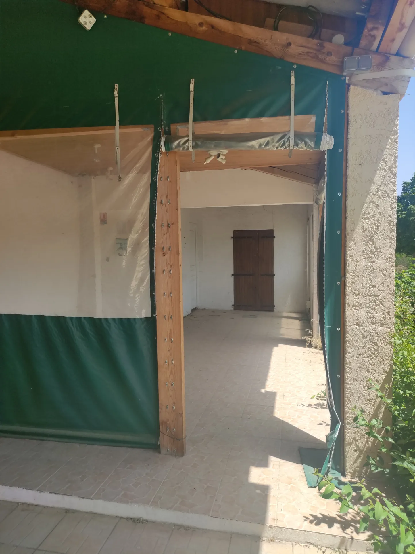 À vendre bâtiment polyvalent de 100 m² sur terrain à Manosque dans le quartier Forum 