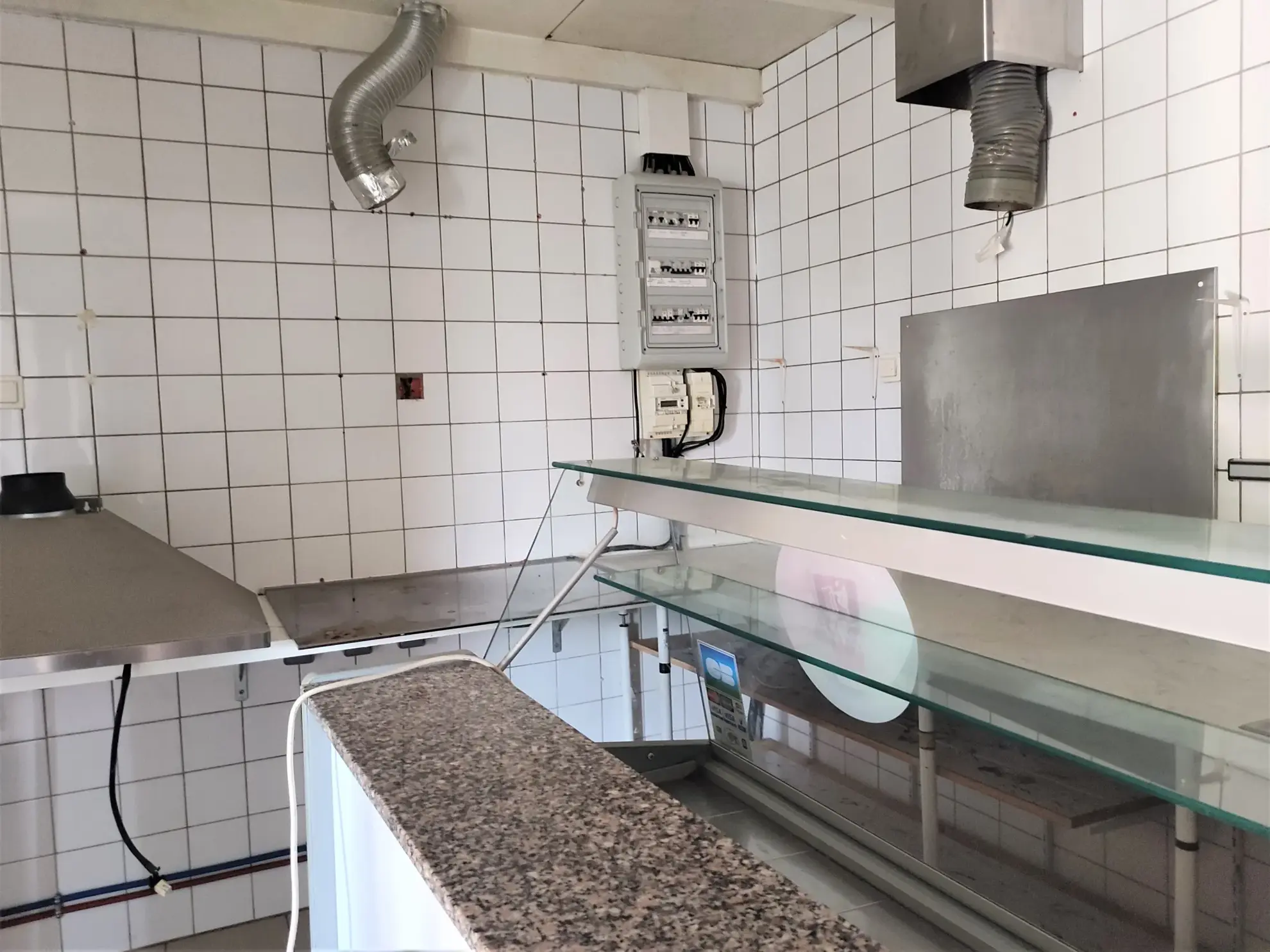 À vendre bâtiment polyvalent de 100 m² sur terrain à Manosque dans le quartier Forum 