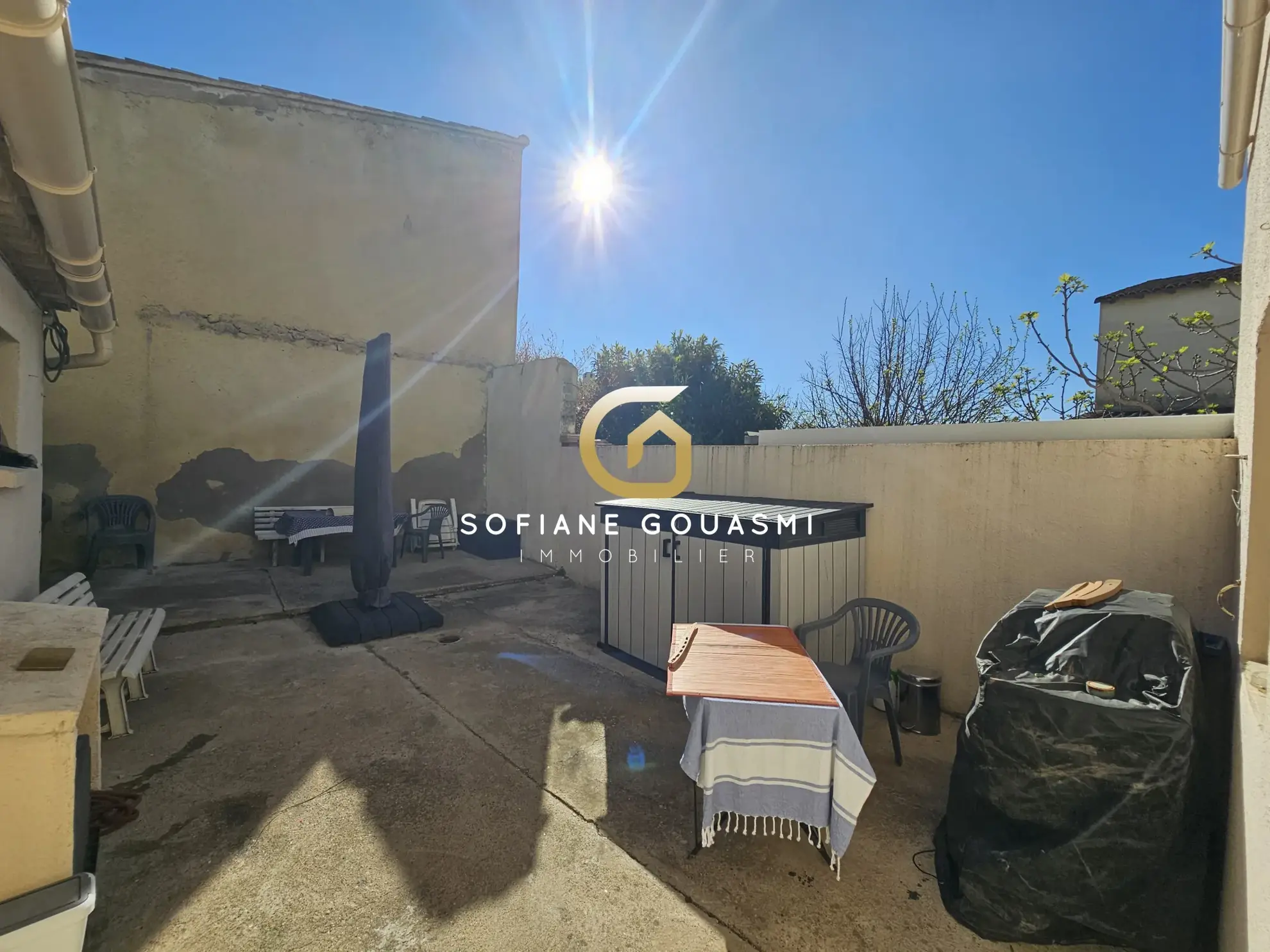 Charmante maison de village à Lunel-Viel avec cour et potentiel de rénovation 