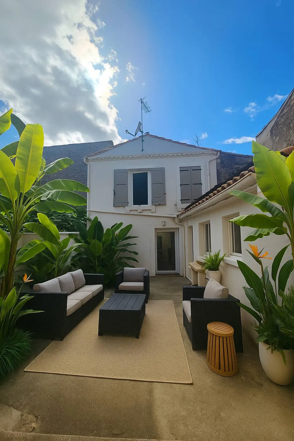 Charmante maison de village à Lunel-Viel avec cour et potentiel de rénovation