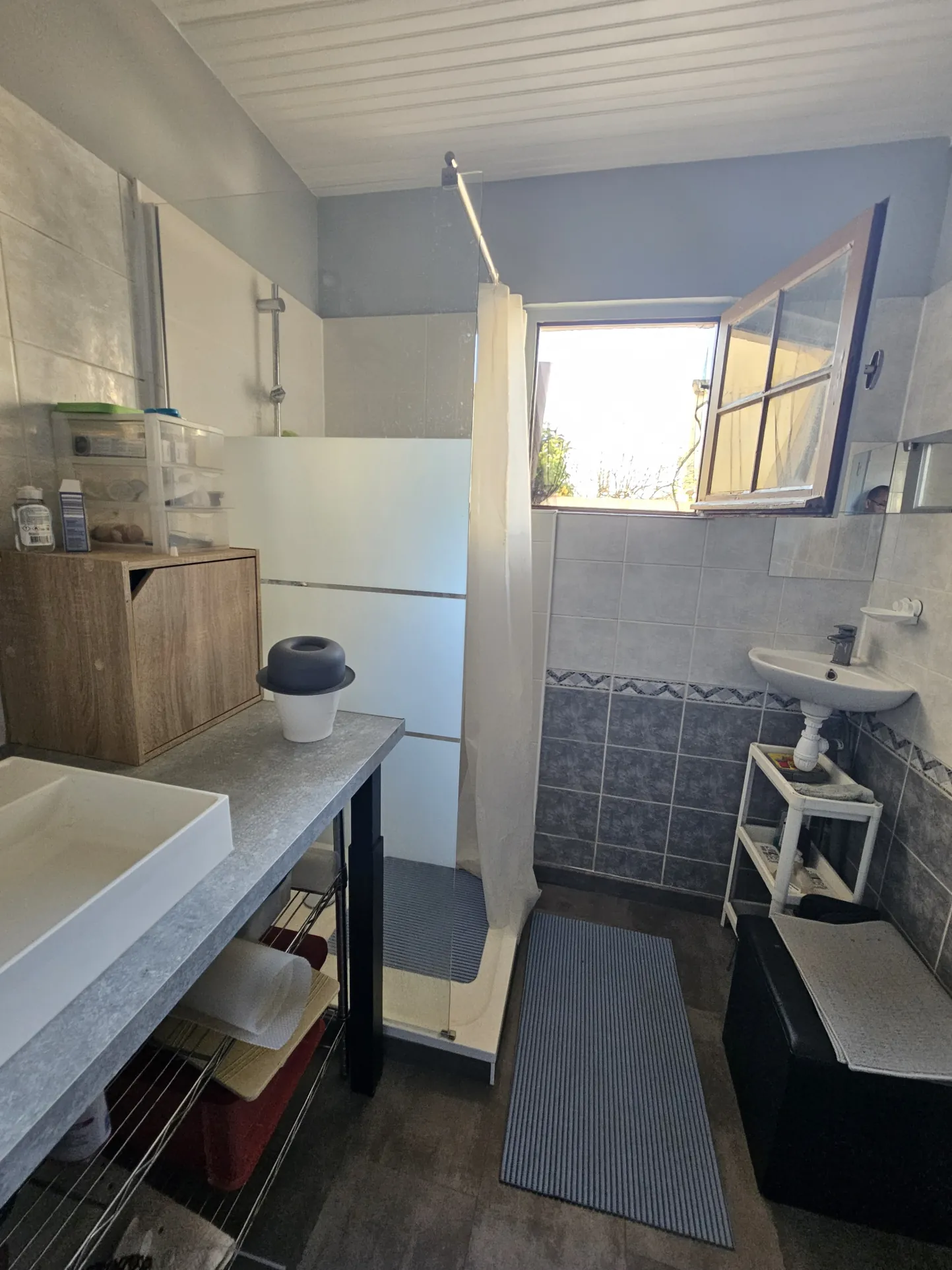 Charmante maison de village à Lunel-Viel avec cour et potentiel de rénovation 