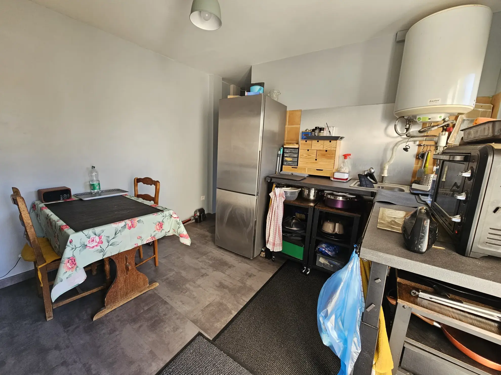 Charmante maison de village à Lunel-Viel avec cour et potentiel de rénovation 