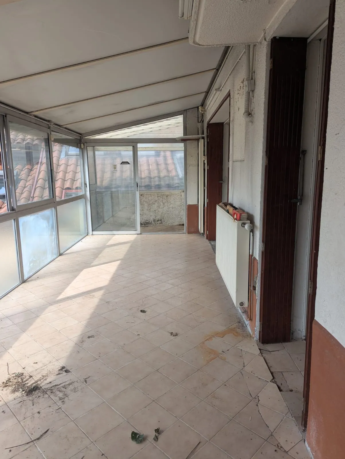 Maison à vendre à Issou avec jardin, garage et potentiel d'extension 